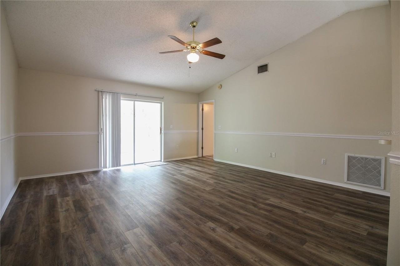 527 Emerald Cove Loop - Photo 2 of 13