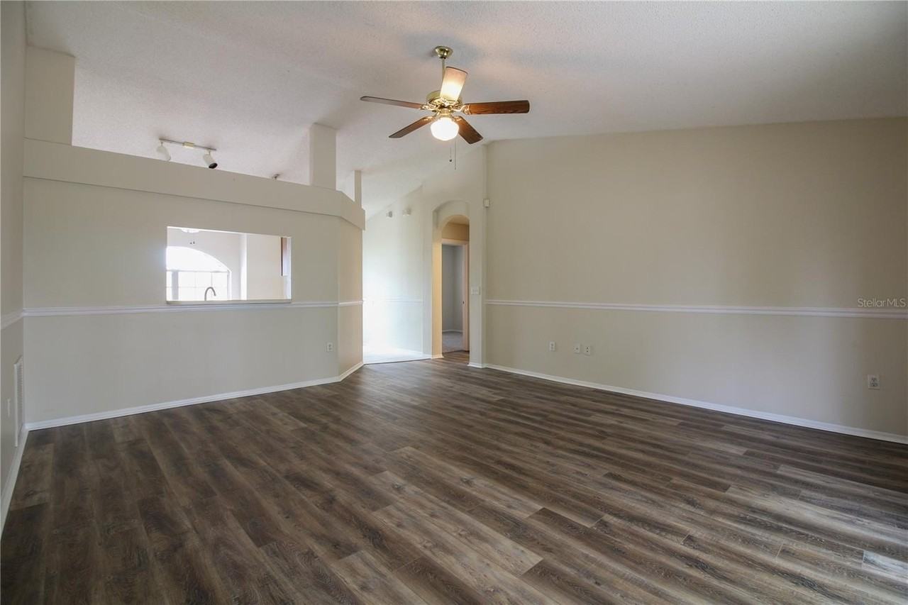 527 Emerald Cove Loop - Photo 3 of 13
