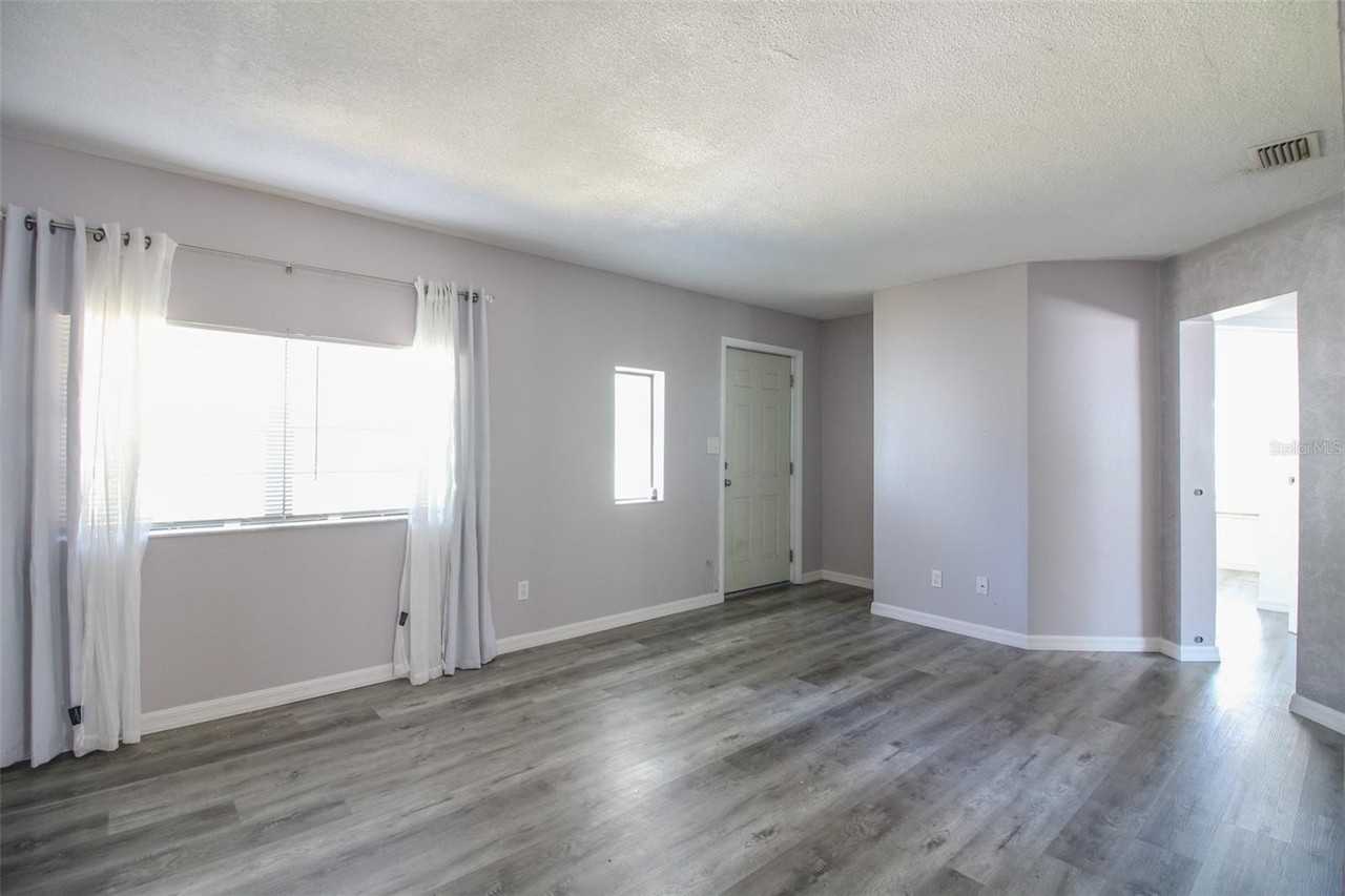 1533 King Ave - Photo 4 of 12