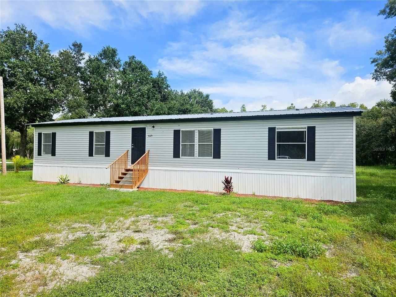 4129 Woodridge Dr - Photo 3 of 35