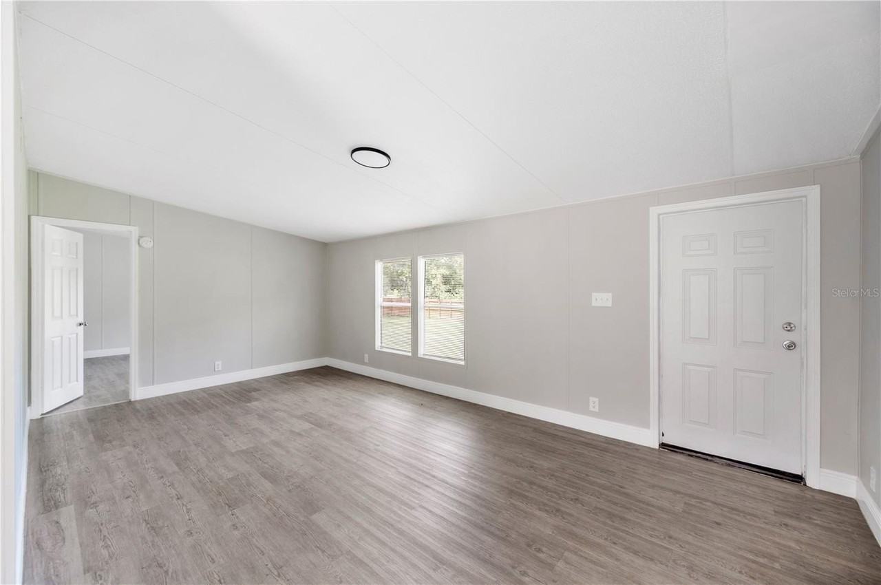 4129 Woodridge Dr - Photo 5 of 35