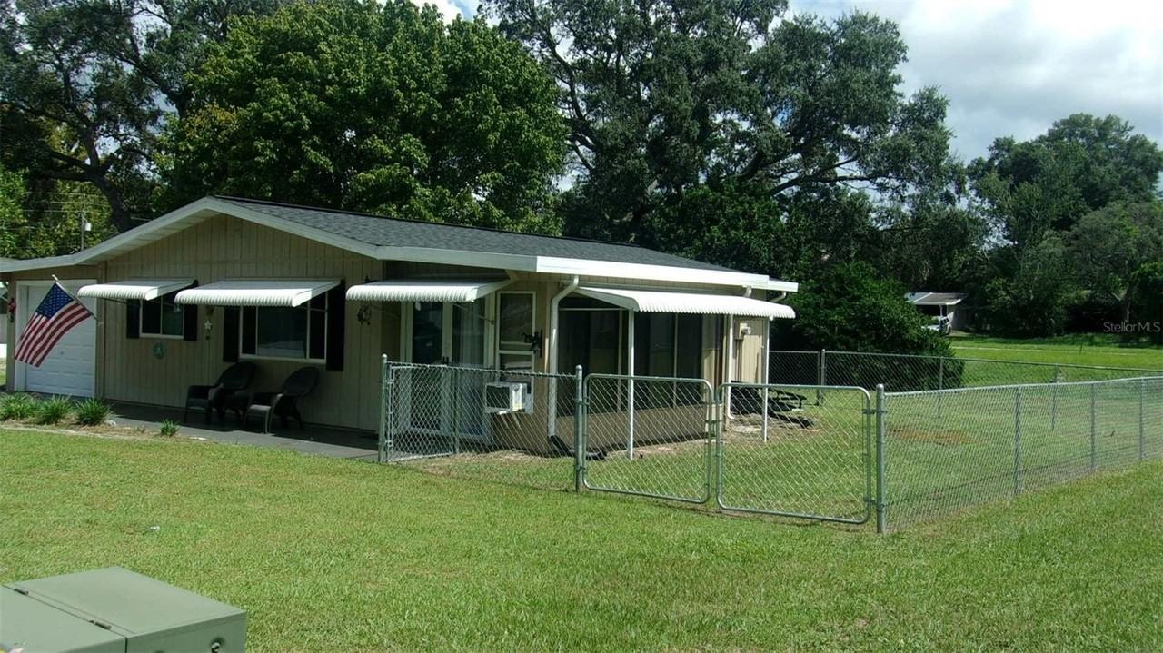 10043 Sw 89th Ct - Photo 2 of 32