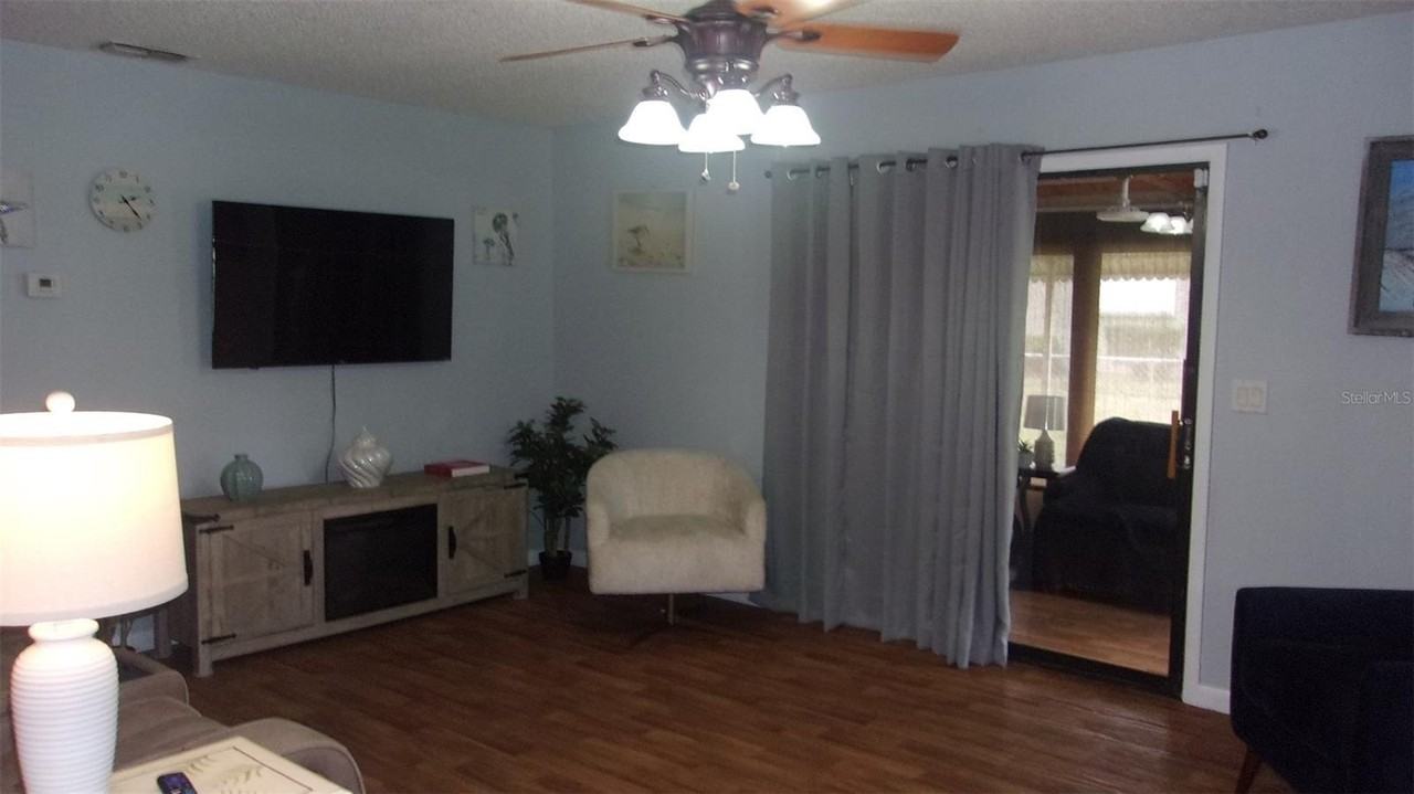 10043 Sw 89th Ct - Photo 4 of 32
