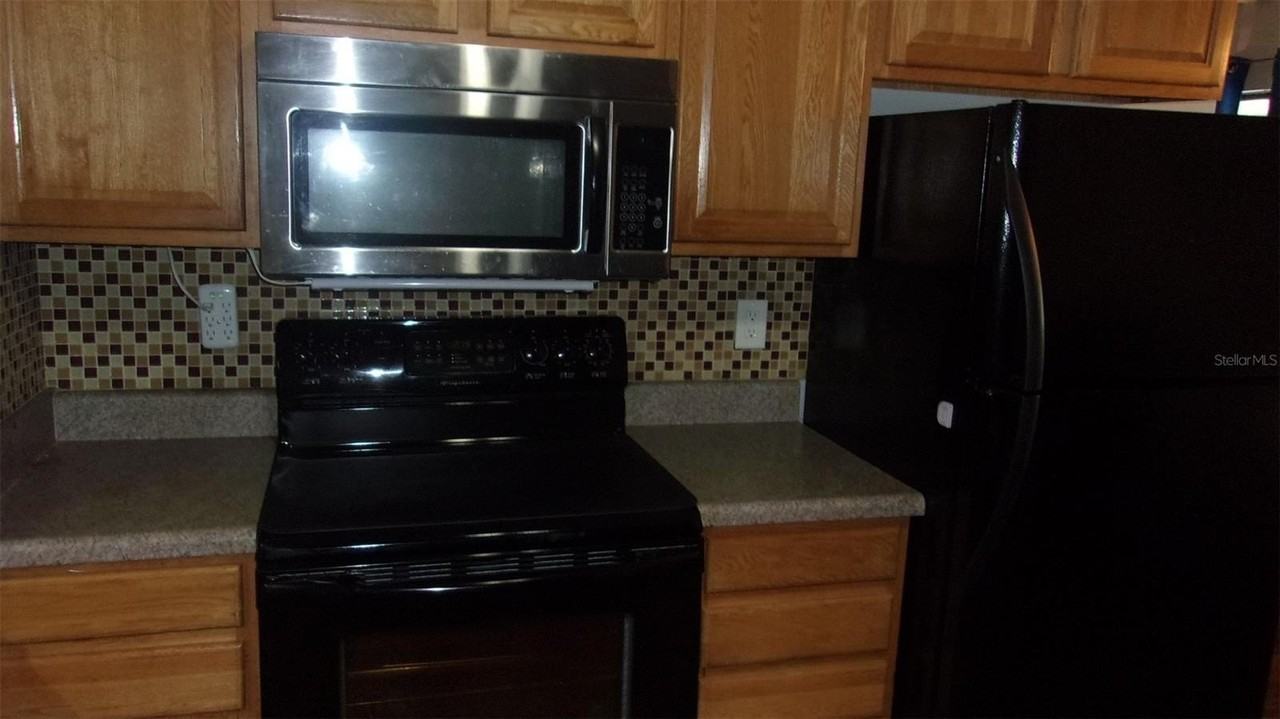 10043 Sw 89th Ct - Photo 6 of 32