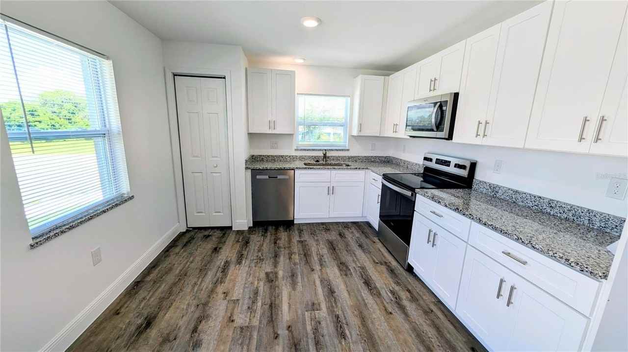 401 PEARL ST - Photo 2 of 8