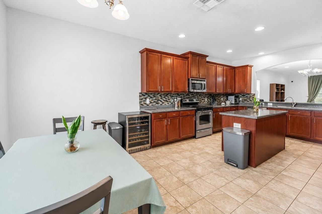 7717 Tangle Brook Blvd - Photo 3 of 25