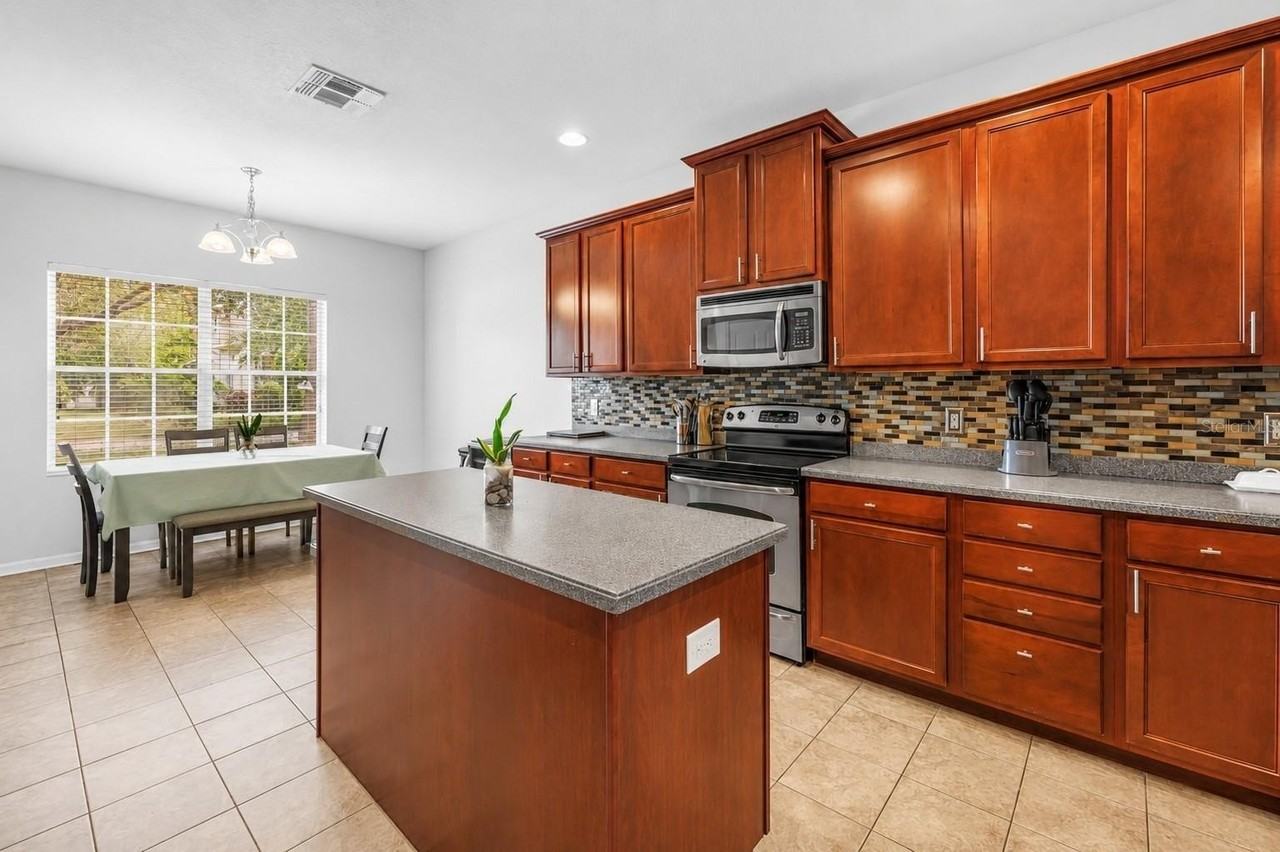 7717 Tangle Brook Blvd - Photo 4 of 25
