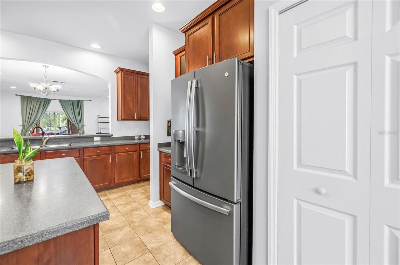 7717 Tangle Brook Blvd - Photo 6 of 25