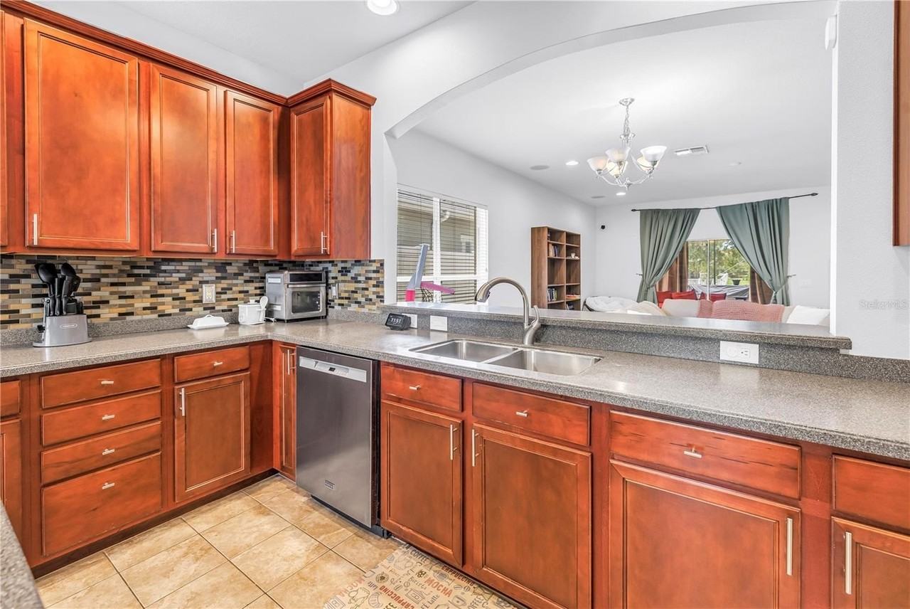 7717 Tangle Brook Blvd - Photo 7 of 25