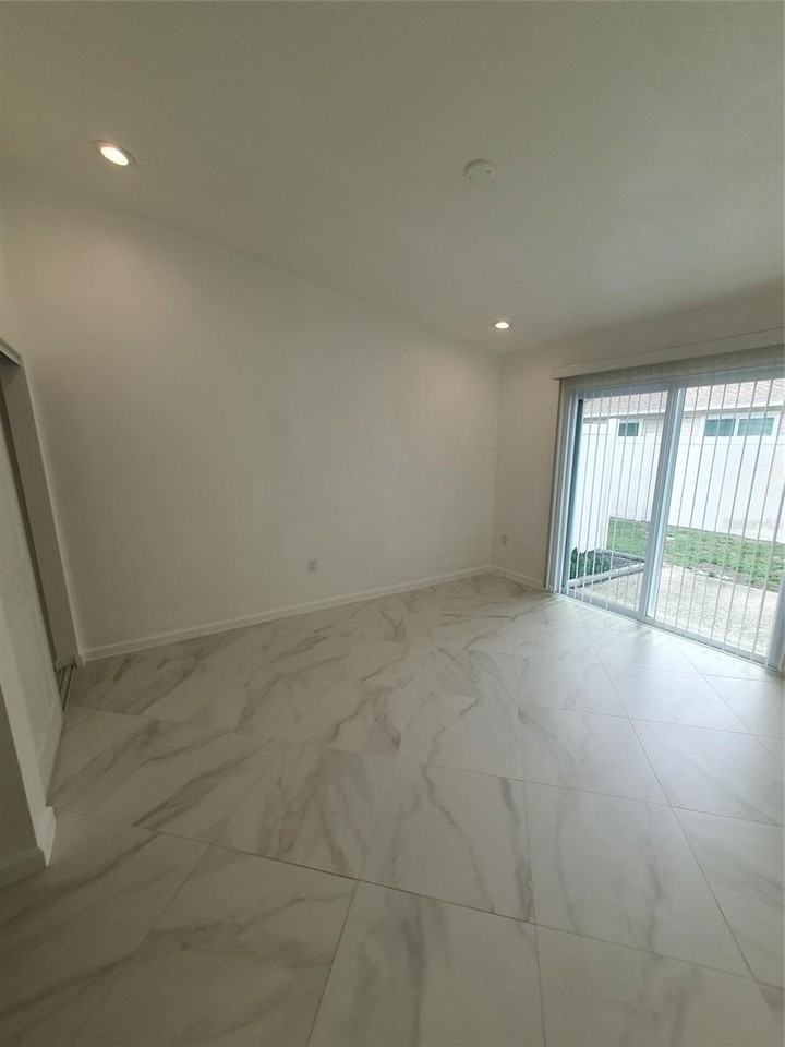 1883 Orange Boulevard Way - Photo 6 of 9