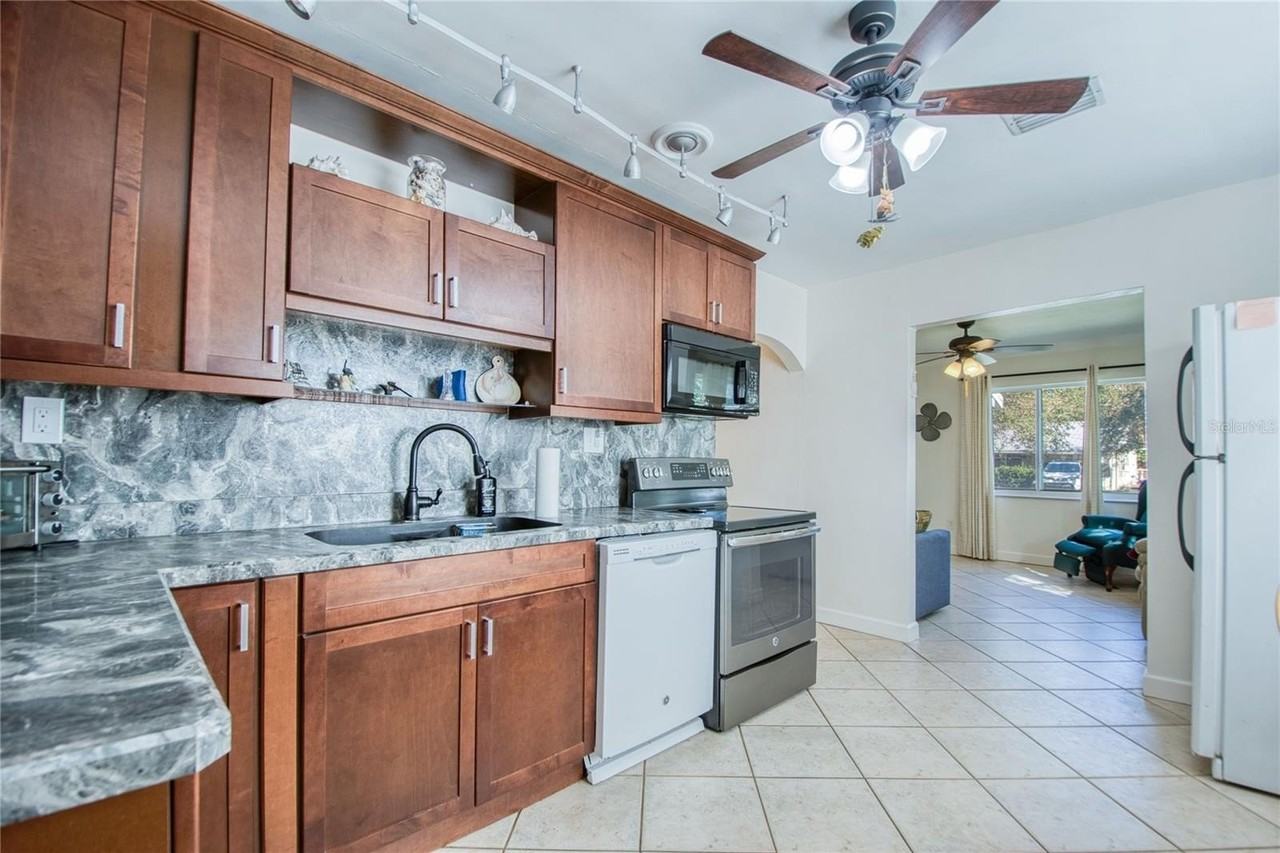 1437 56th St S - Photo 2 of 21