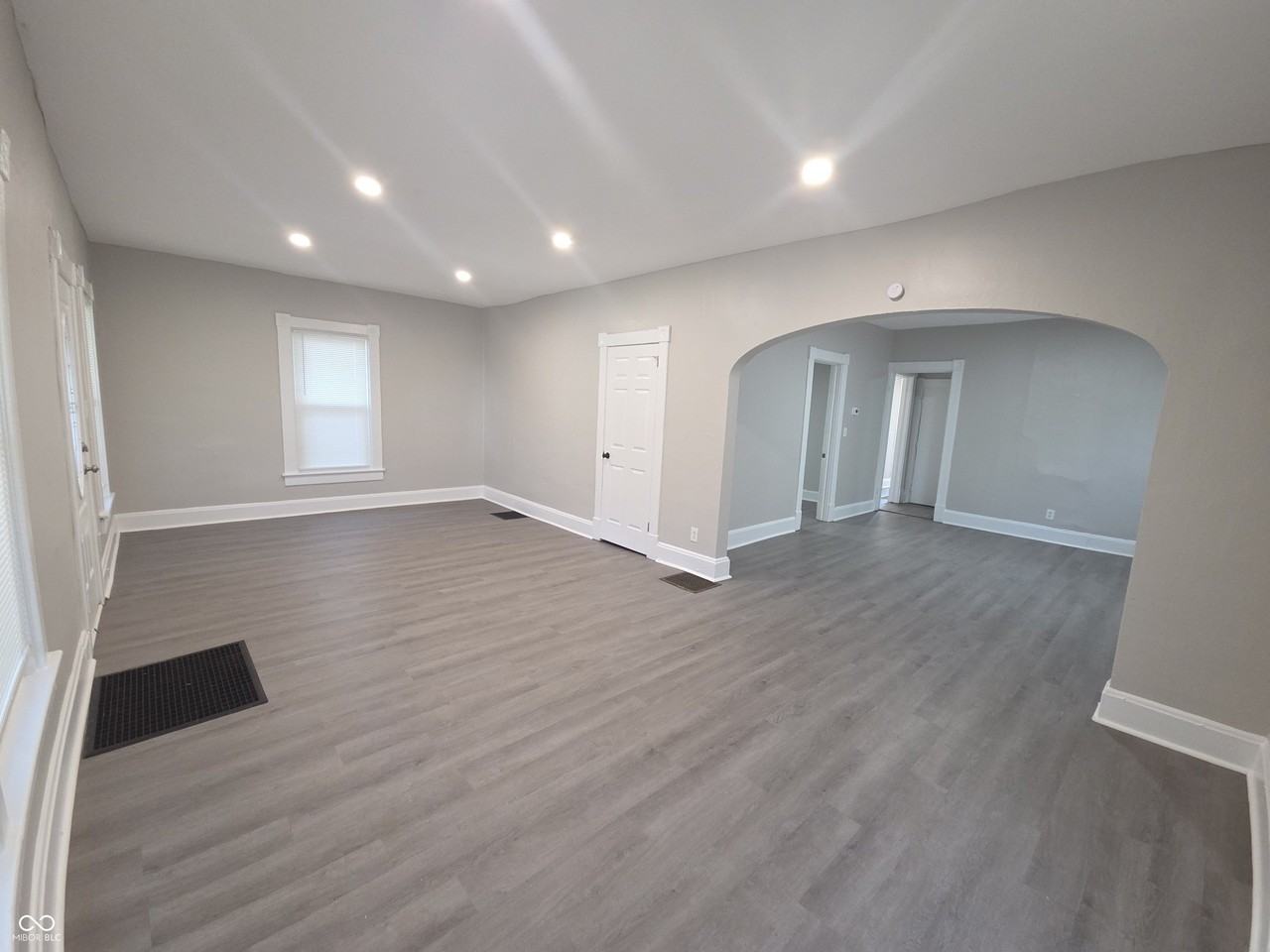 351 Congress Ave - Photo 4 of 25