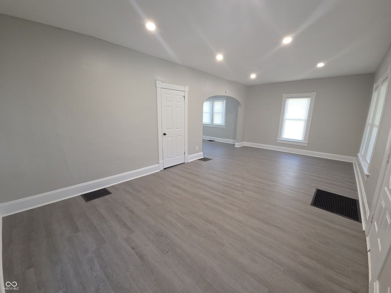 351 Congress Ave - Photo 6 of 25