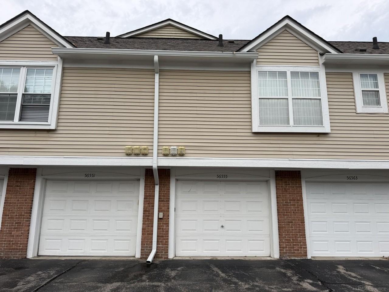 56555 Scotland Blvd - Photo 2 of 33