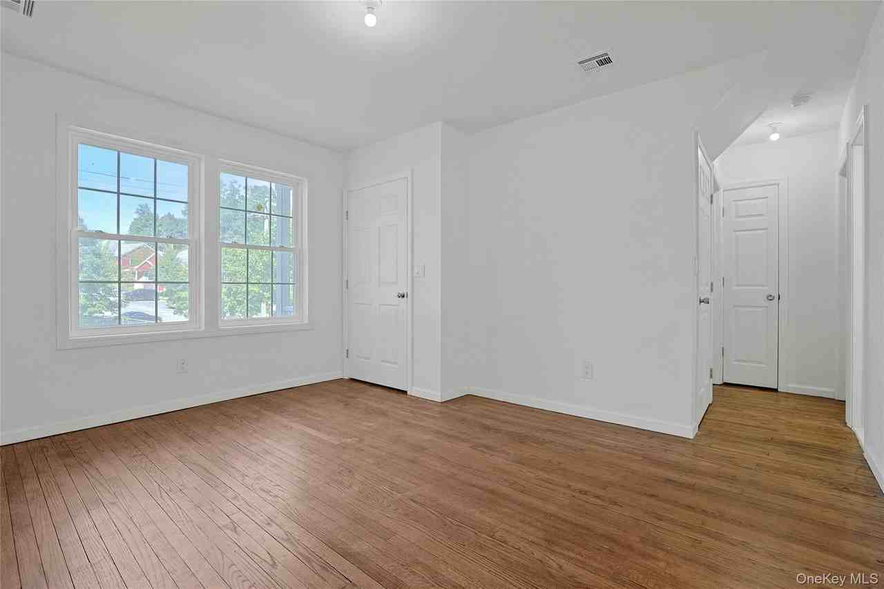 15 Waldron Ave - Photo 5 of 36