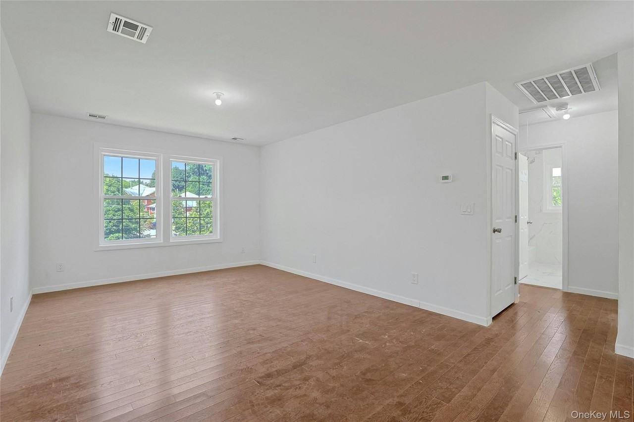 15 Waldron Ave - Photo 6 of 36