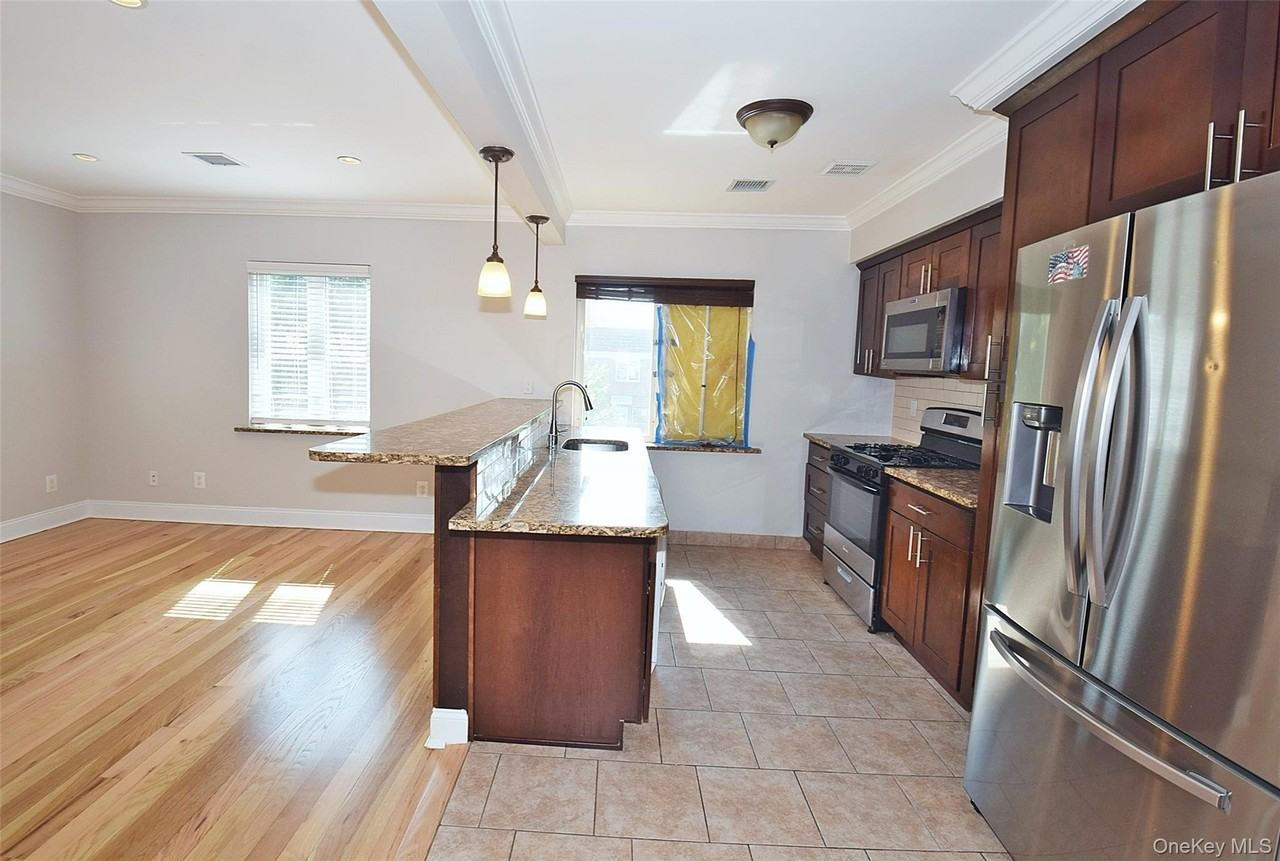 7376 197th St - Photo 3 of 16