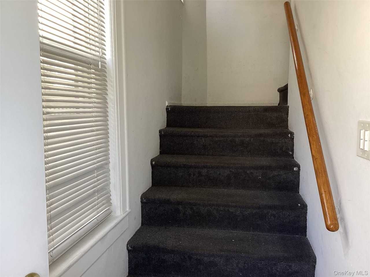 6125 185th St - Photo 2 of 18
