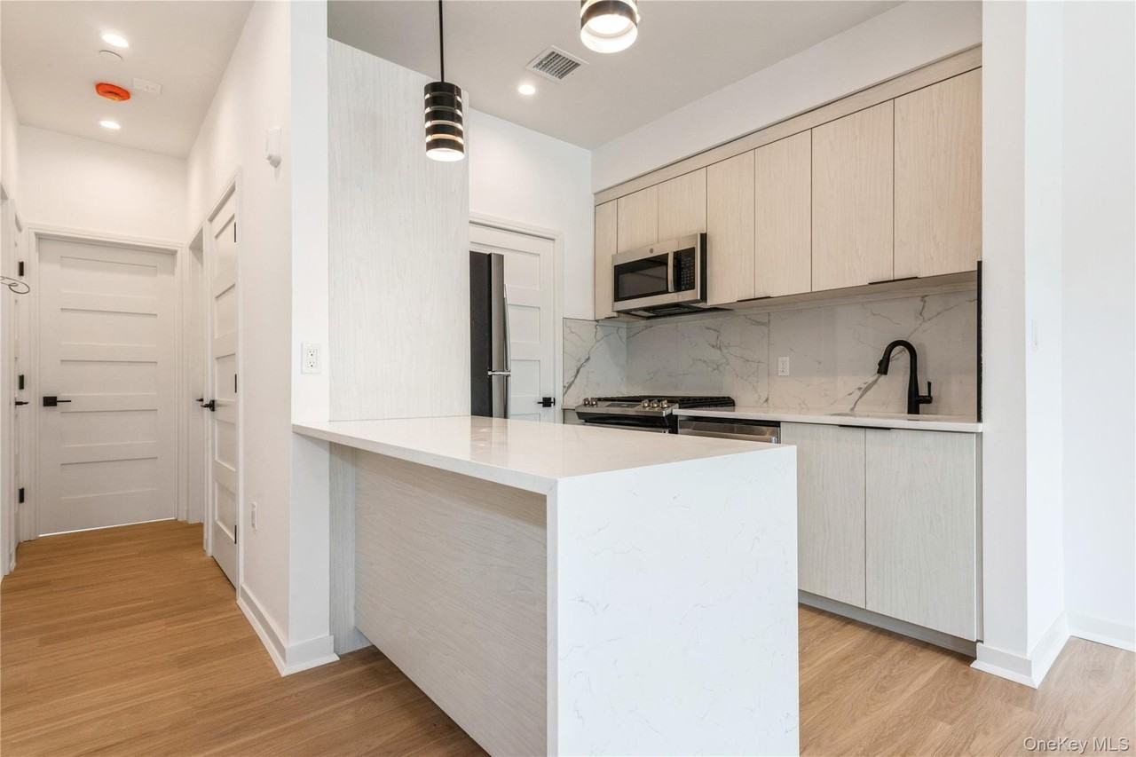 418 Atlantic Ave #202 - Photo 4 of 17