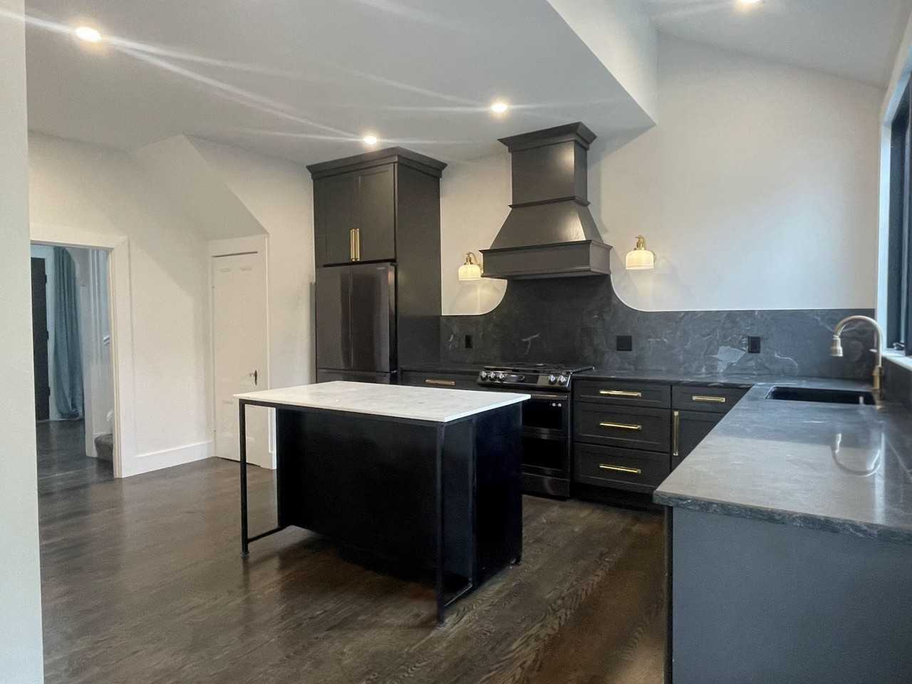 14 Everett St #14 - Photo 4 of 27