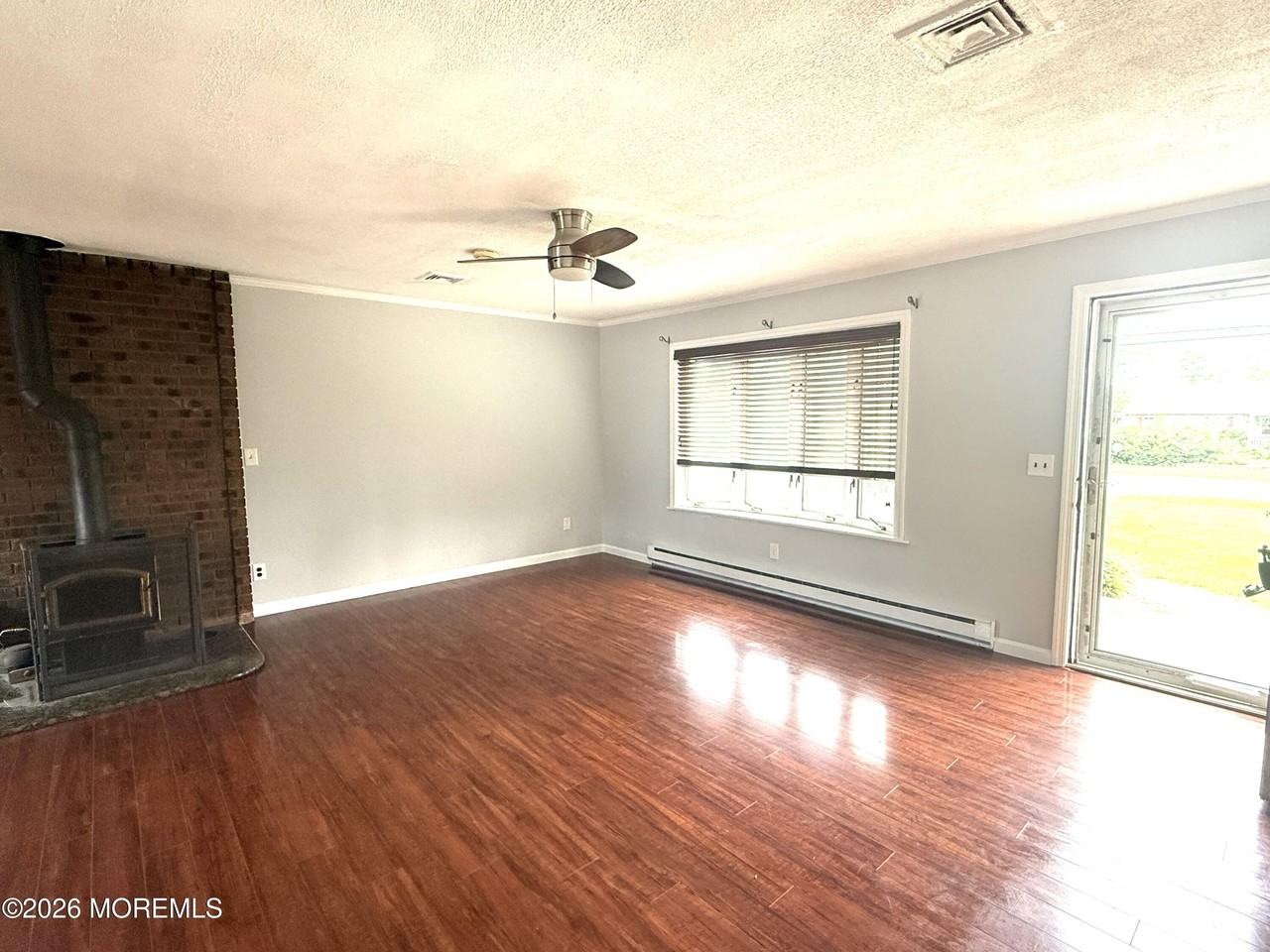 523 Northern Blvd - Photo 3 of 14