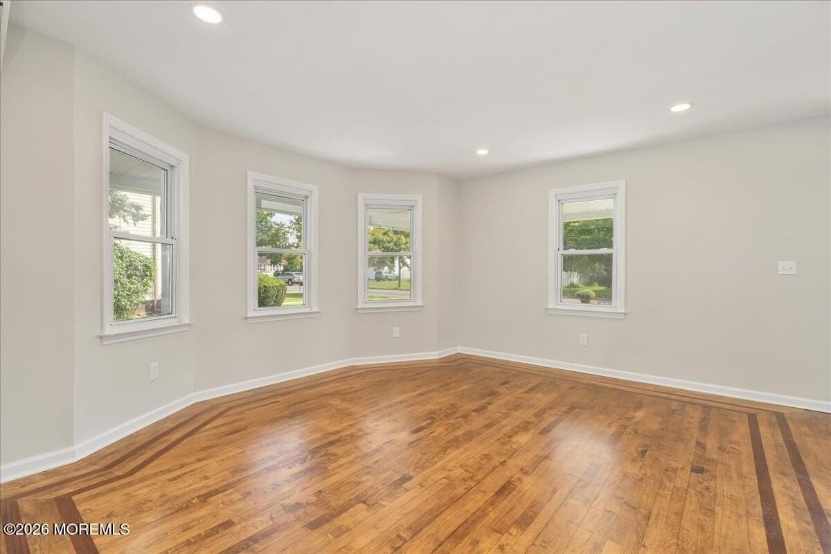 179 Wall St - Photo 6 of 40