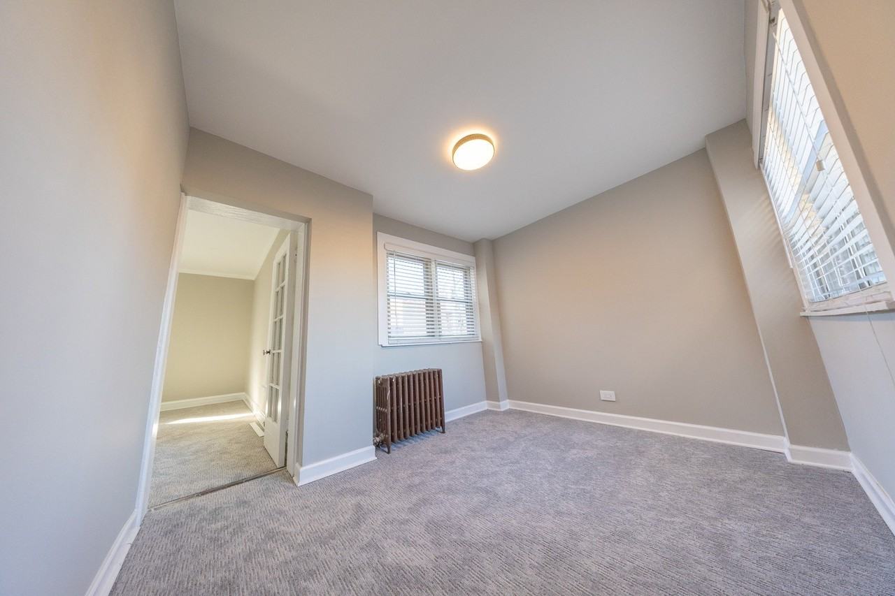 6846 S Paxton Ave #2 - Photo 7 of 19