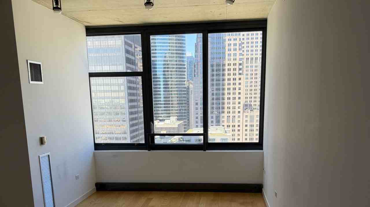 235 W Van Buren St #2918 - Photo 4 of 7