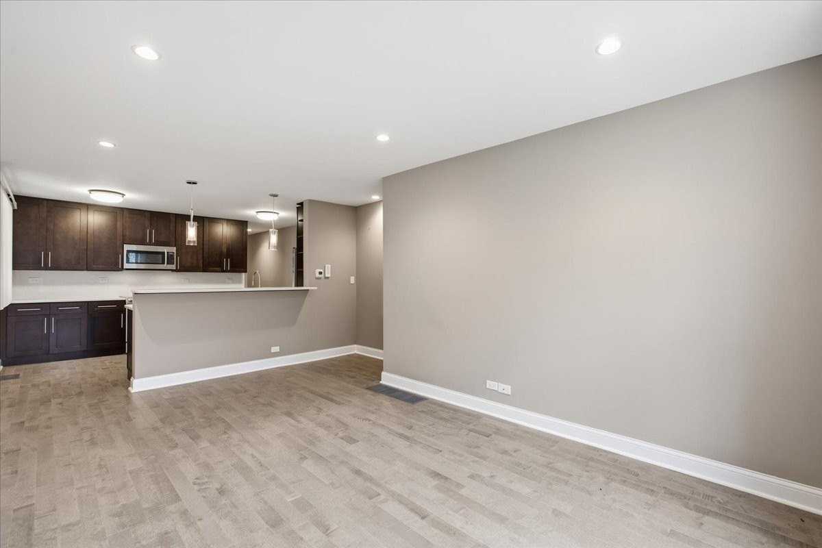 2553 W Summerdale Ave #1E - Photo 4 of 10
