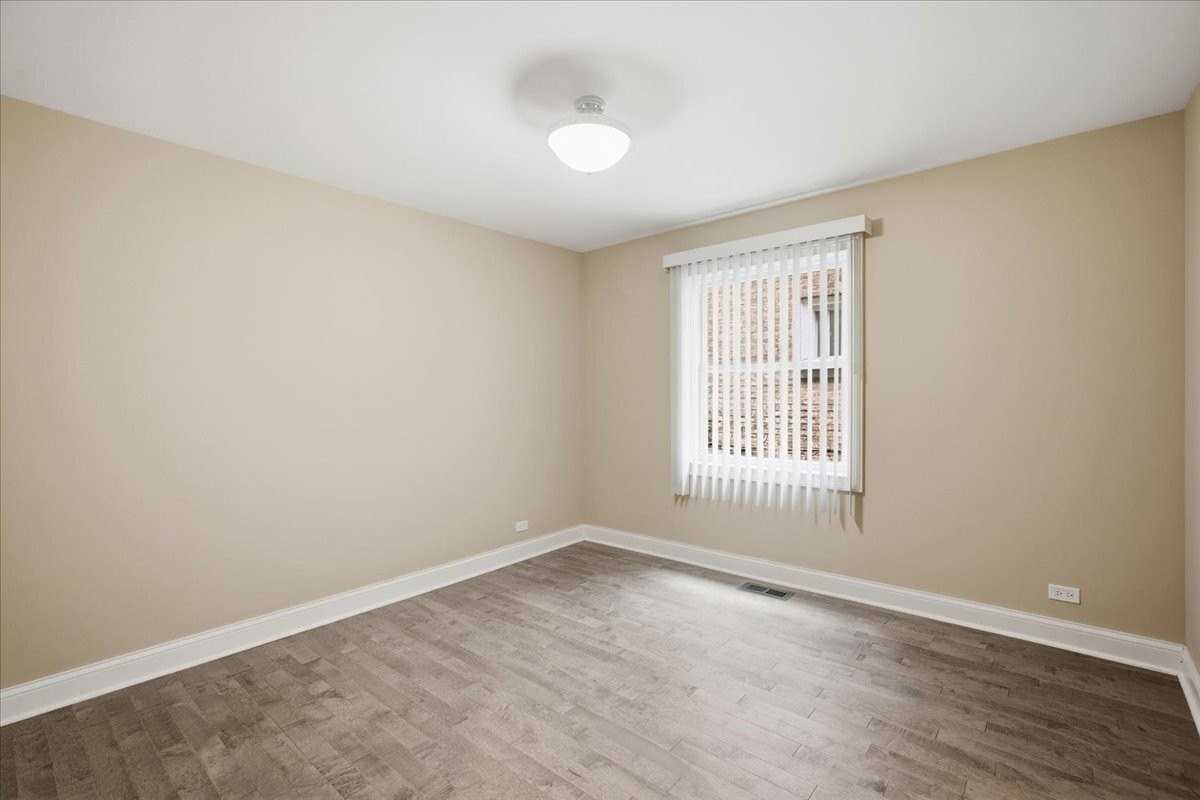 2553 W Summerdale Ave #1E - Photo 5 of 10