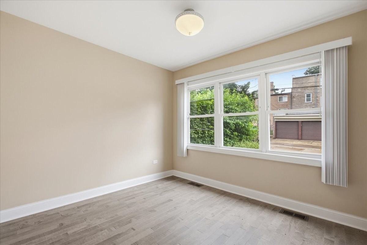 2553 W Summerdale Ave #1E - Photo 6 of 10