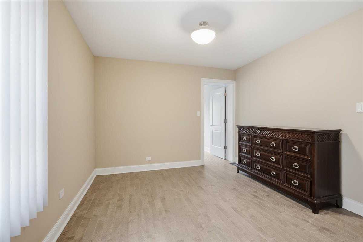 2553 W Summerdale Ave #1E - Photo 7 of 10