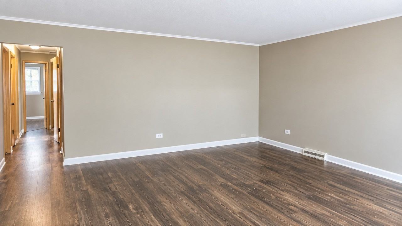 14444 Ellis Ave - Photo 3 of 8