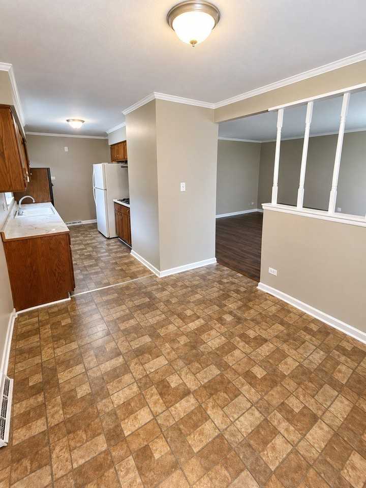 14444 Ellis Ave - Photo 6 of 8