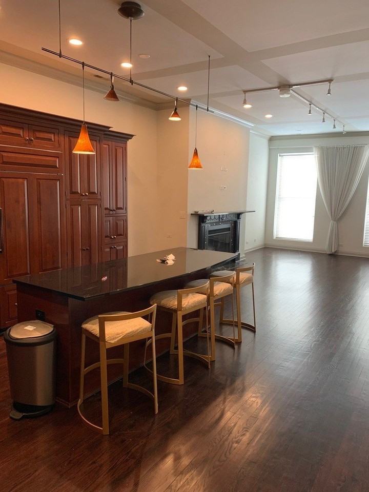 9 E Huron St #1 - Photo 3 of 8