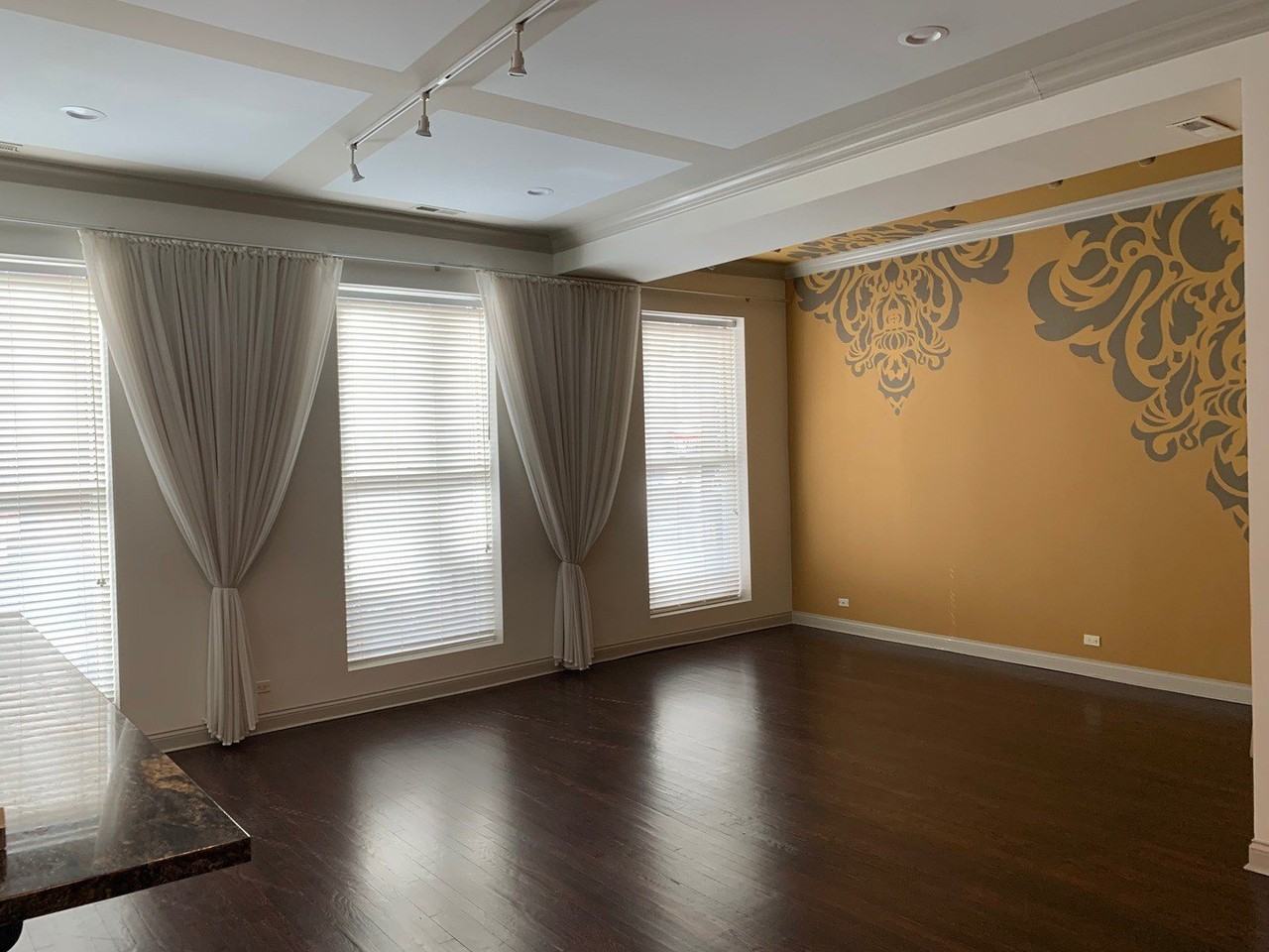 9 E Huron St #1 - Photo 4 of 8