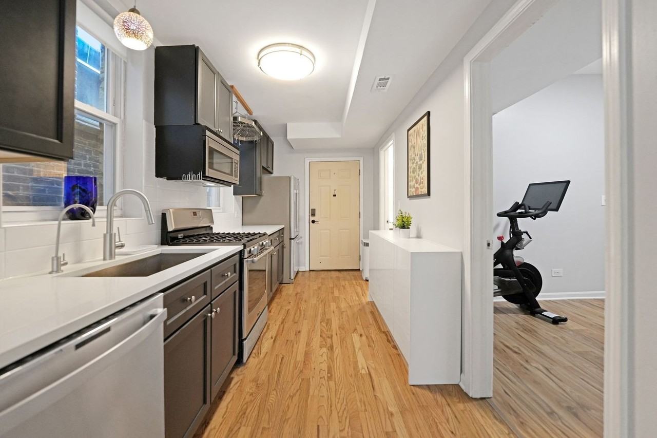 1427 W Superior St #2F - Photo 6 of 27