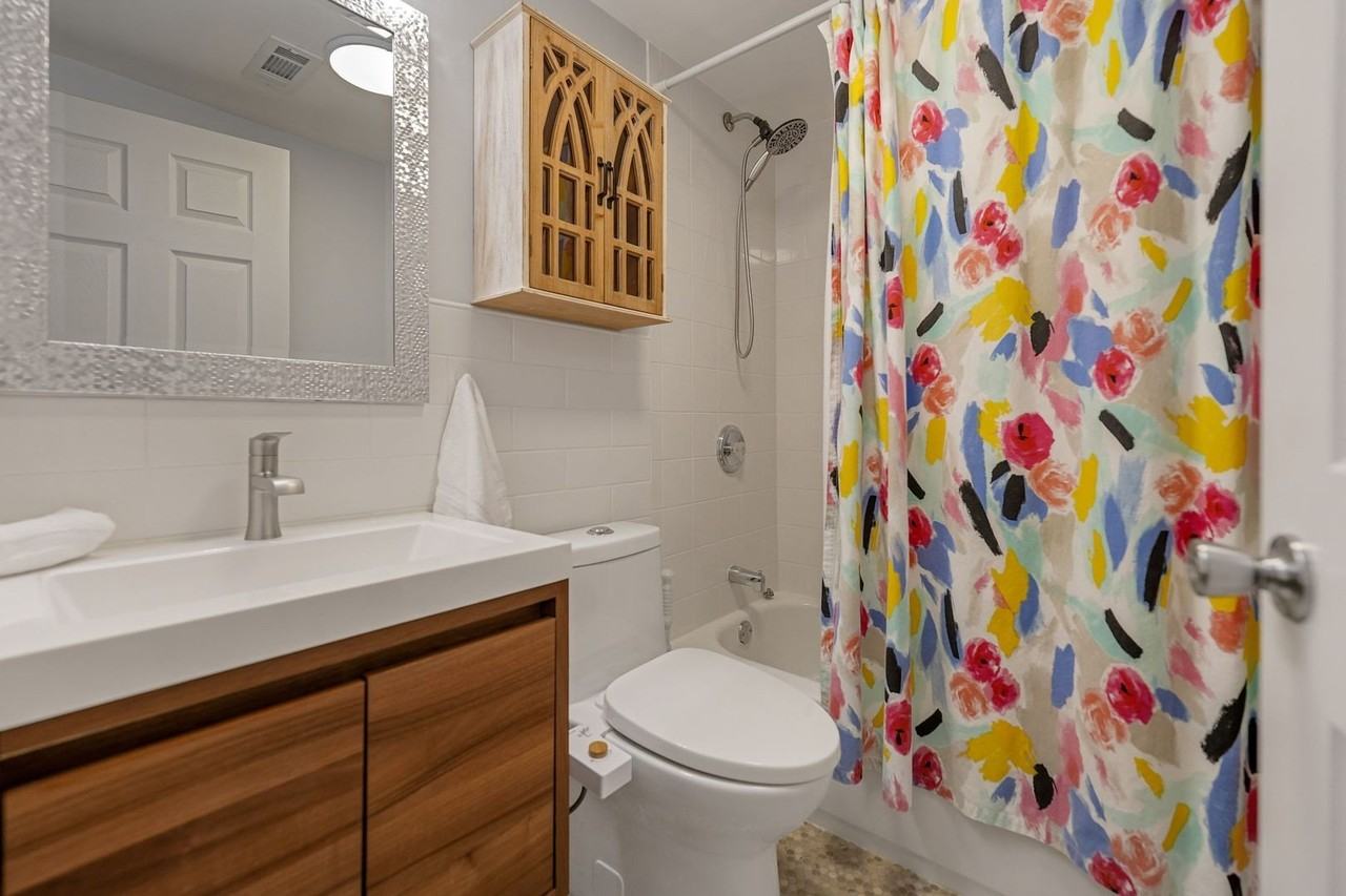1427 W Superior St #2F - Photo 7 of 27