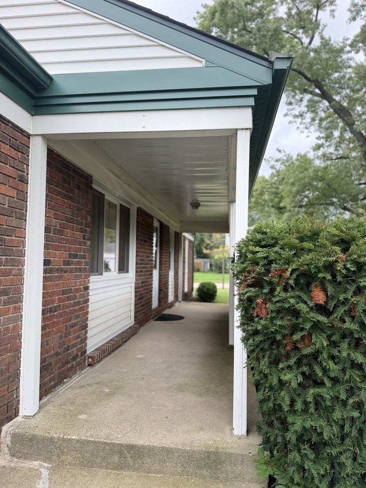 930 Dorncliff Ln - Photo 2 of 19
