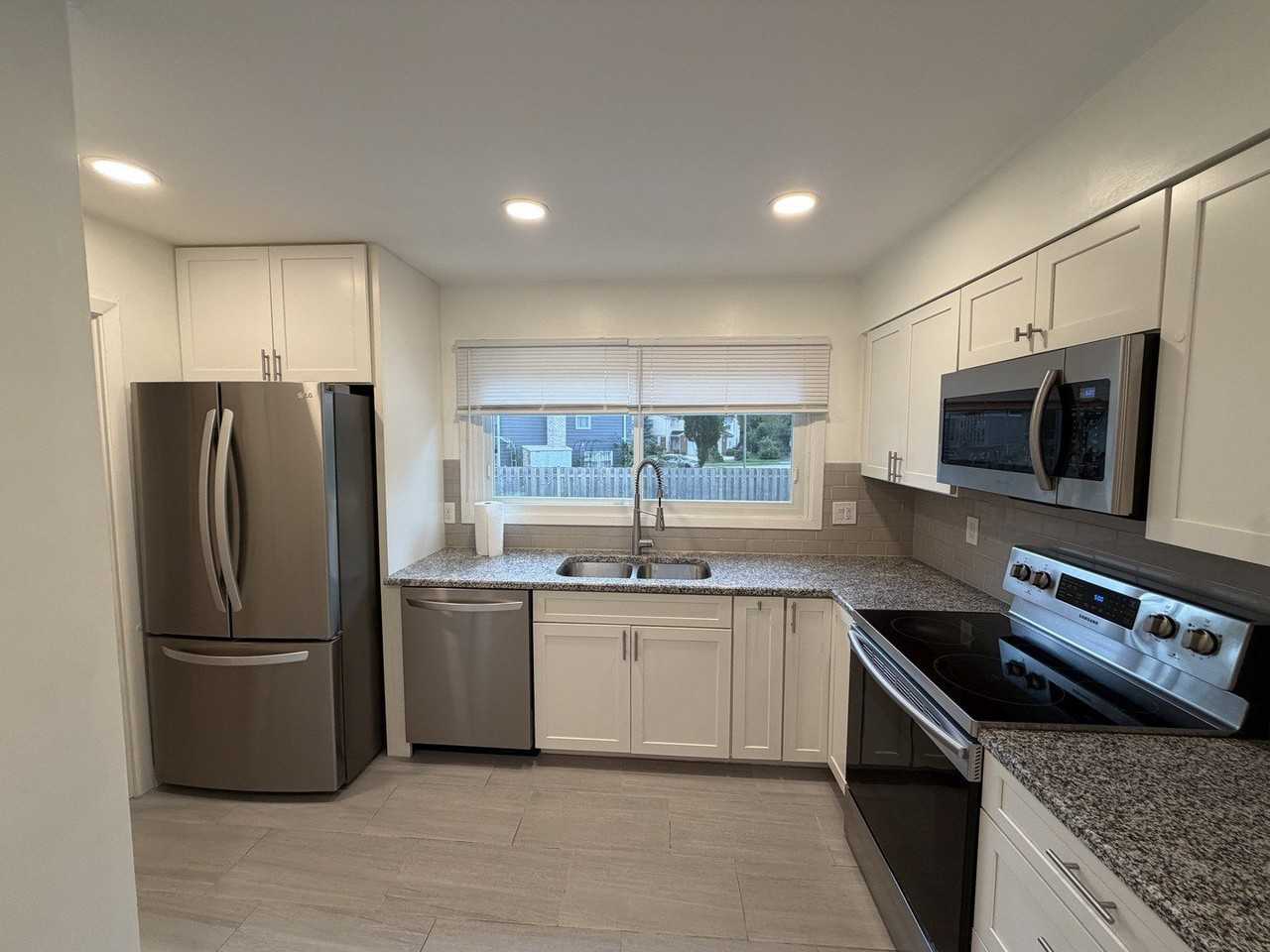 930 Dorncliff Ln - Photo 4 of 19