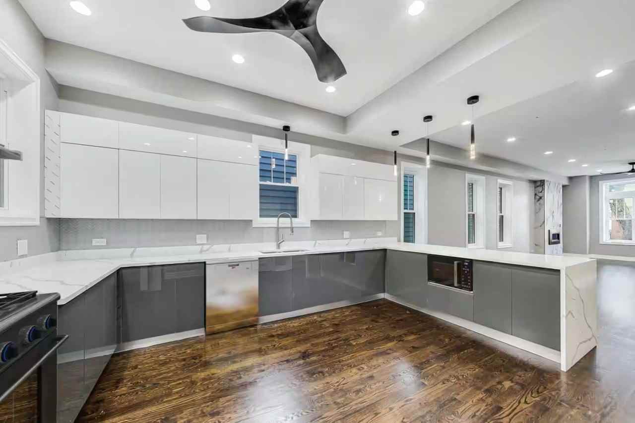 536 N Paulina St - Photo 5 of 32