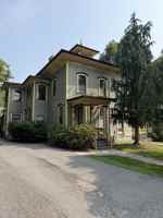 featured image of 10 West Ave