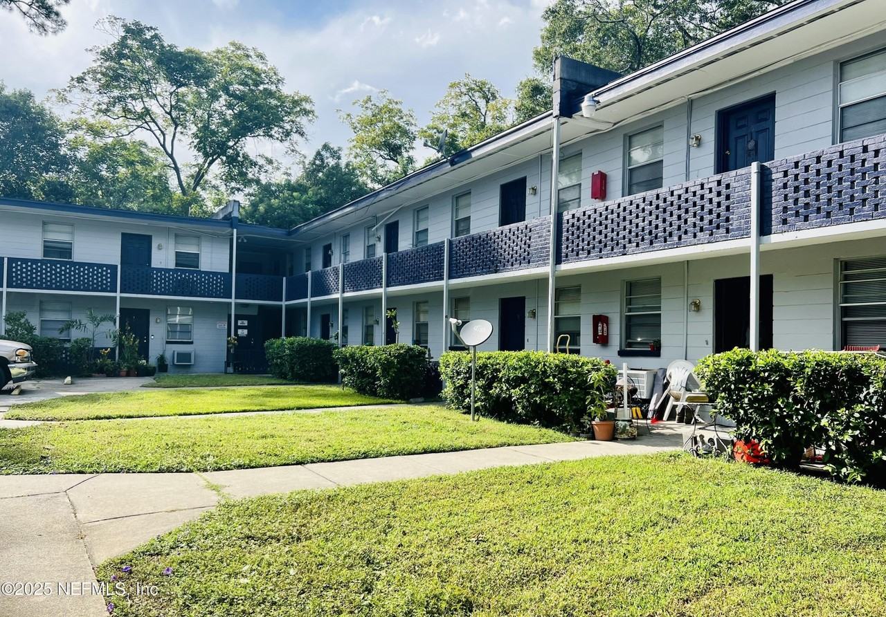 1122 Woodruff Ave #14
