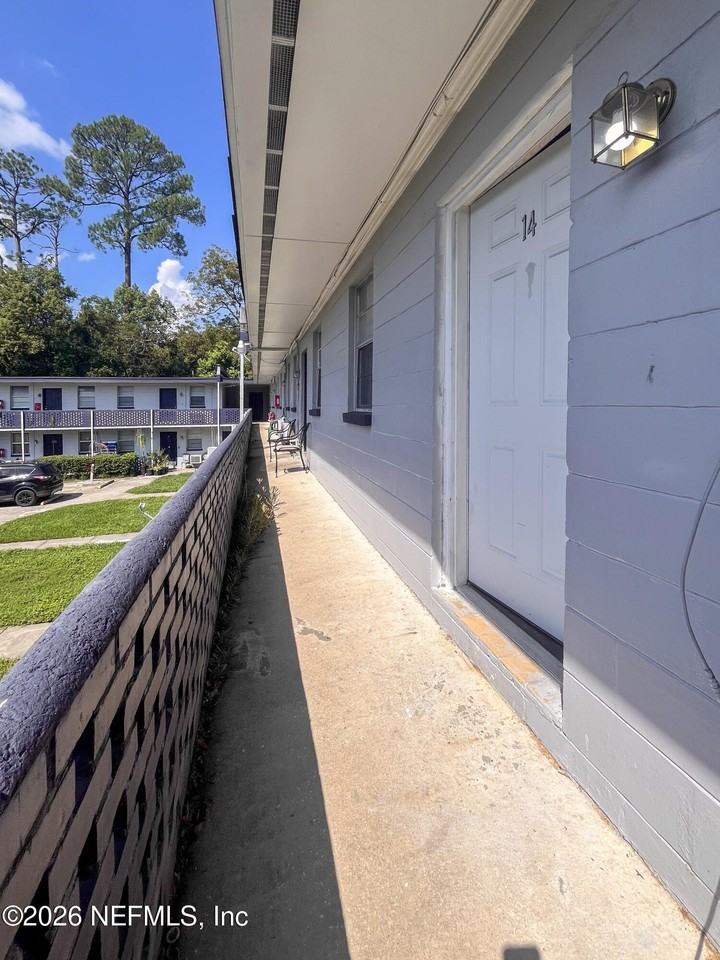 1122 Woodruff Ave #14 - Photo 2 of 16