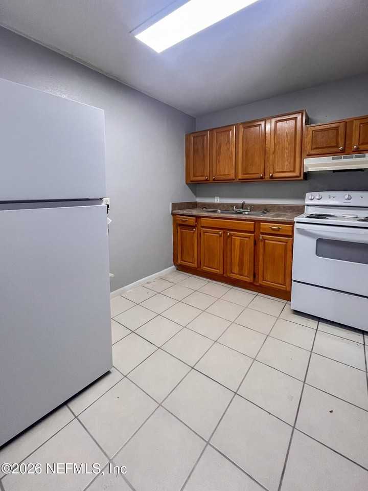1122 Woodruff Ave #14 - Photo 6 of 16
