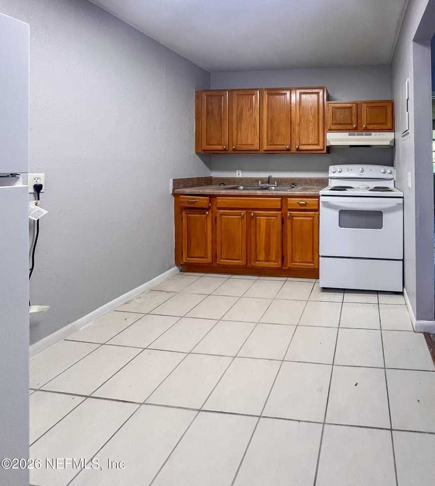 1122 Woodruff Ave #14 - Photo 7 of 16