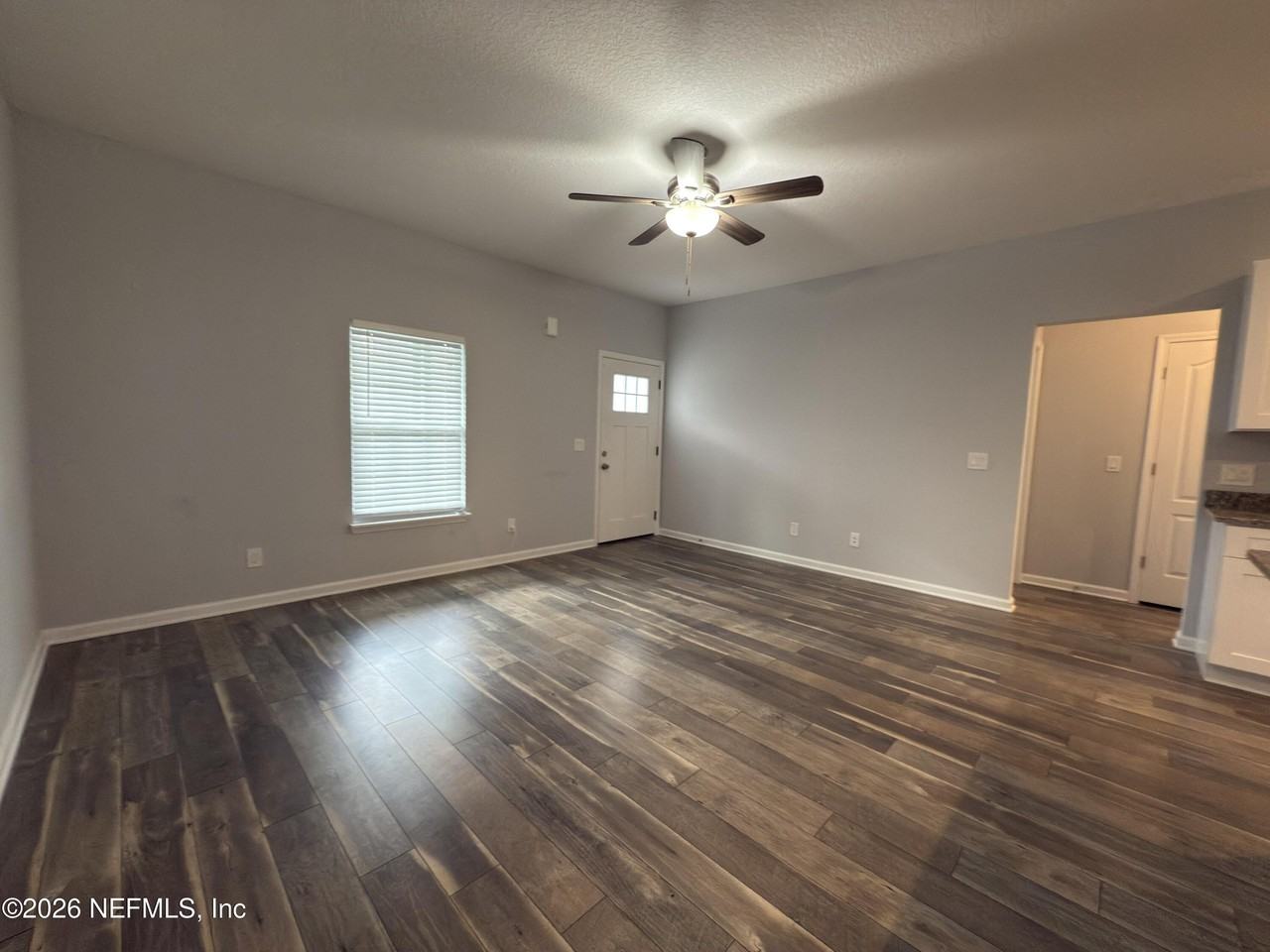 10680 Vaughan Ave - Photo 3 of 24