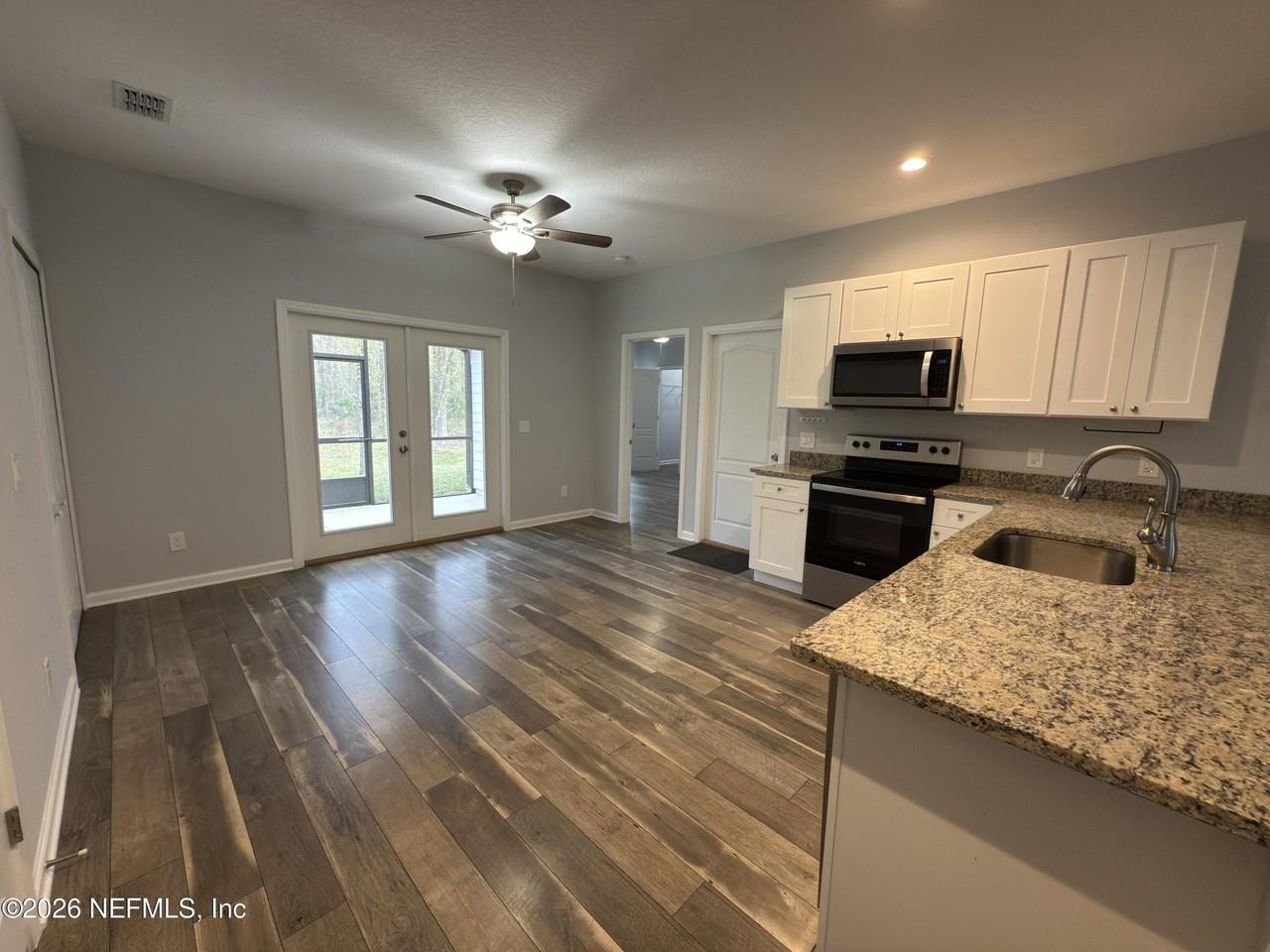 10680 Vaughan Ave - Photo 5 of 24