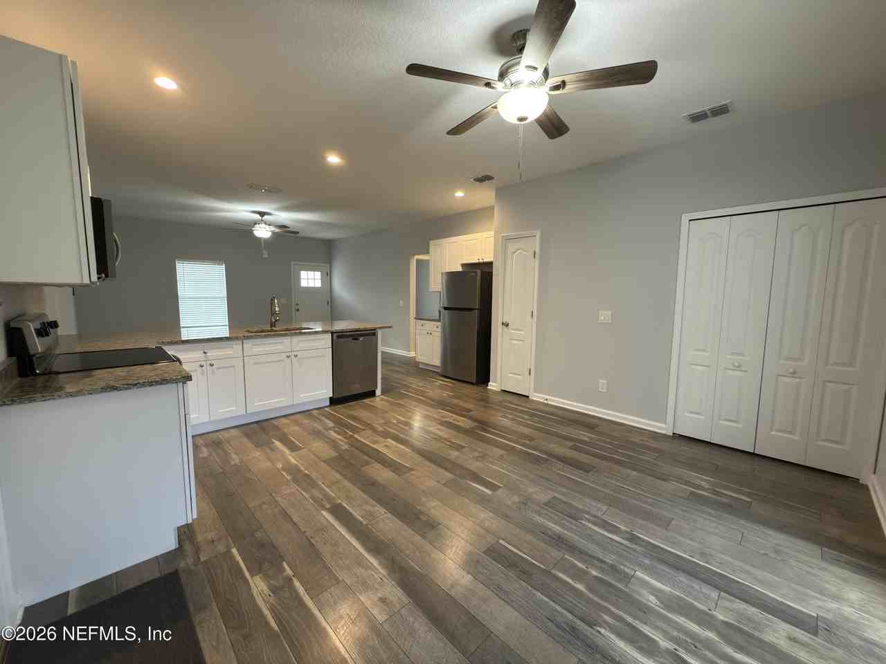 10680 Vaughan Ave - Photo 7 of 24