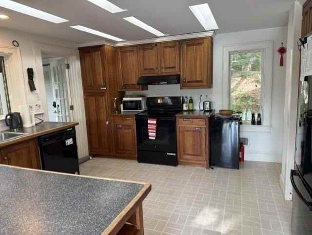98 Old Blaisdell Rd - Photo 3 of 17
